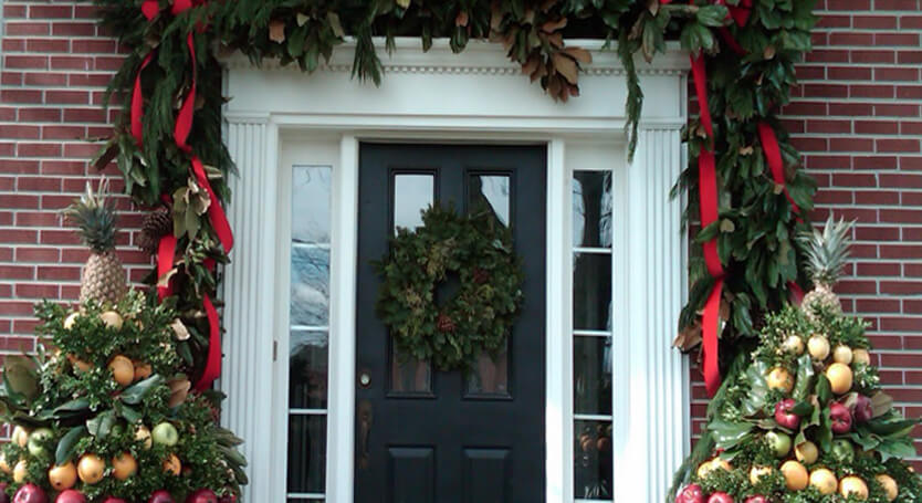 Decorate door 